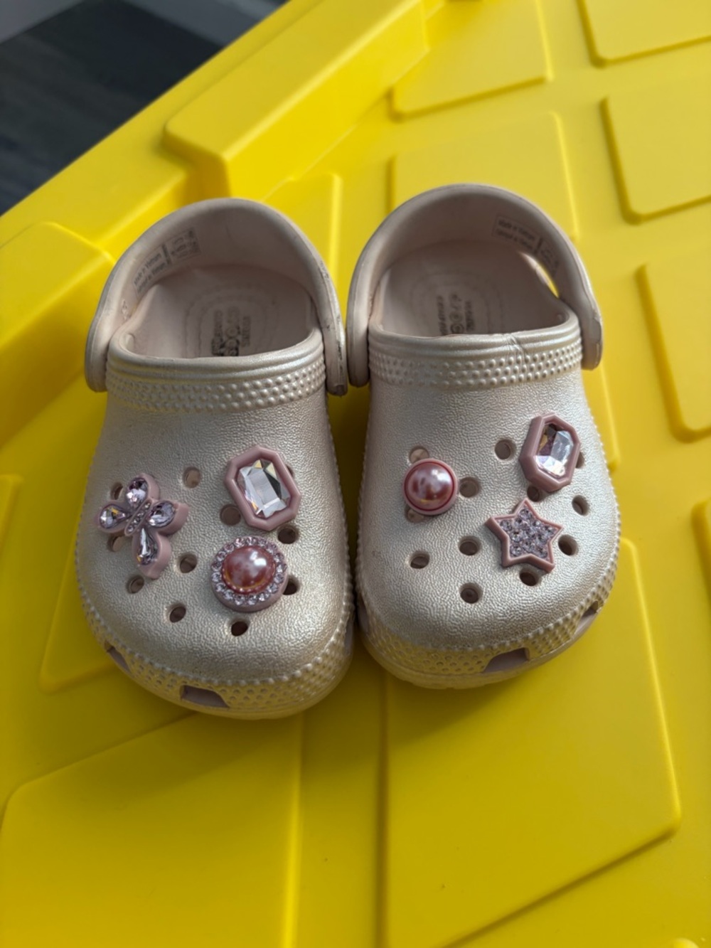 Kids Metallic Pearl Slip-On Clogs with Pink Charms. Size 6. Easily washable.